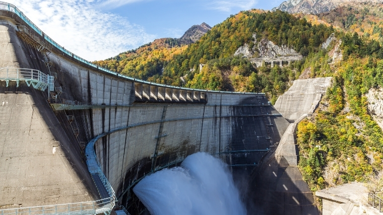 展望台から見た黒部ダム