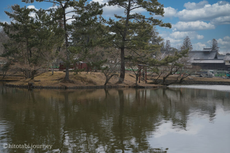 鏡池の厳島神社