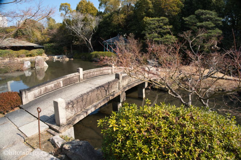 極楽浄土の庭の橋