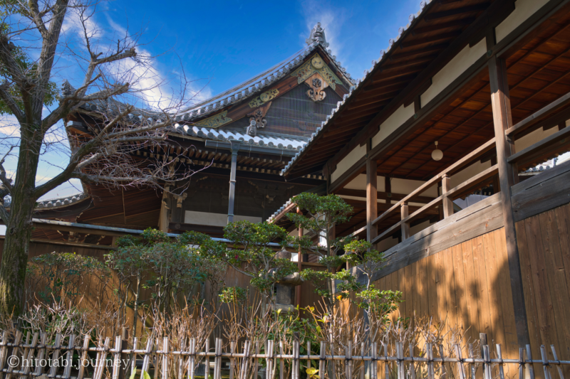 極楽浄土の庭と隣接する屋敷